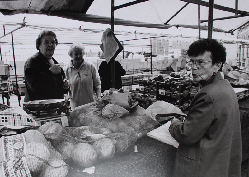 <h2>SETTING UP FOR MARKET DAY</h2><p class='caption'></p>